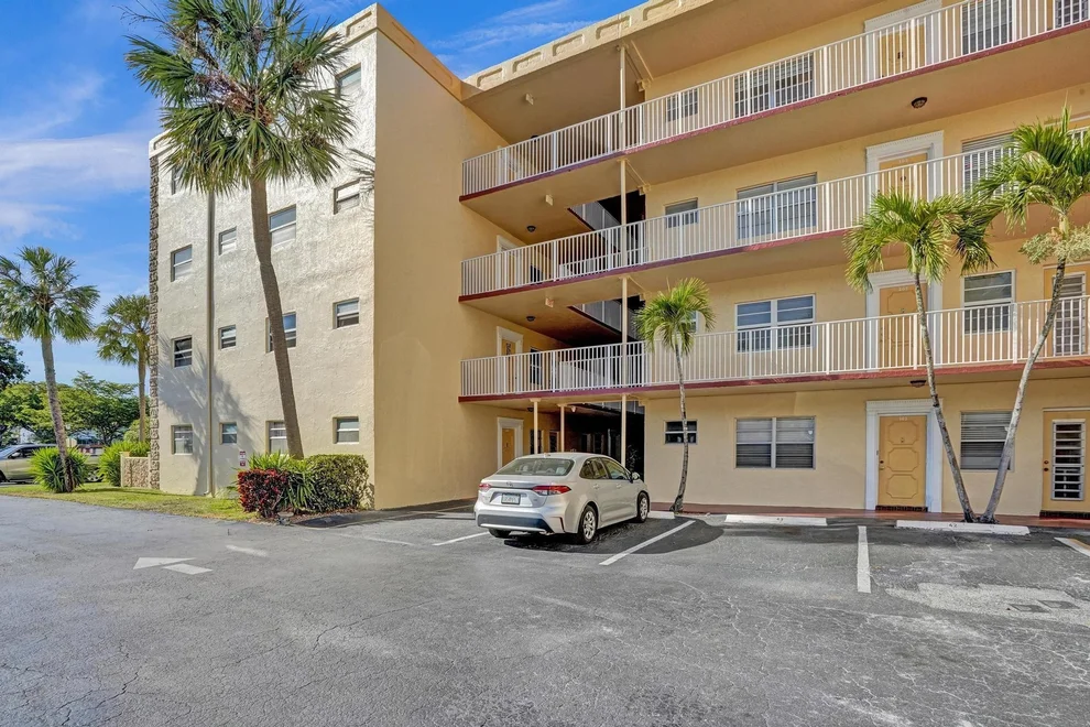 Unit for sale at 3990 NW 42nd Avenue, Lauderdale Lakes, FL 33319