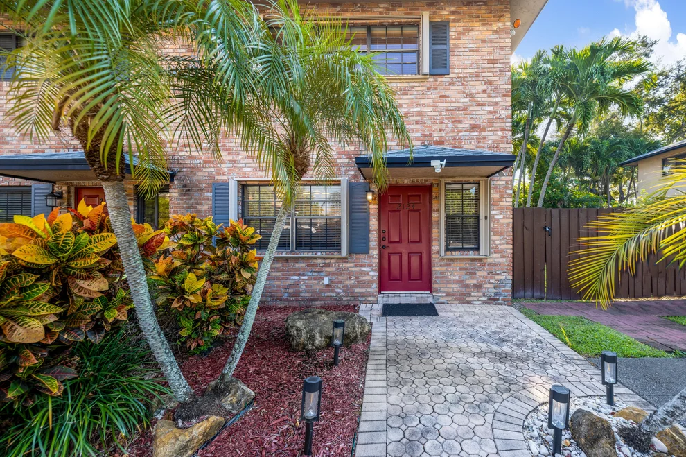 Unit for sale at 2124 NE 9th Avenue, Wilton Manors, FL 33305
