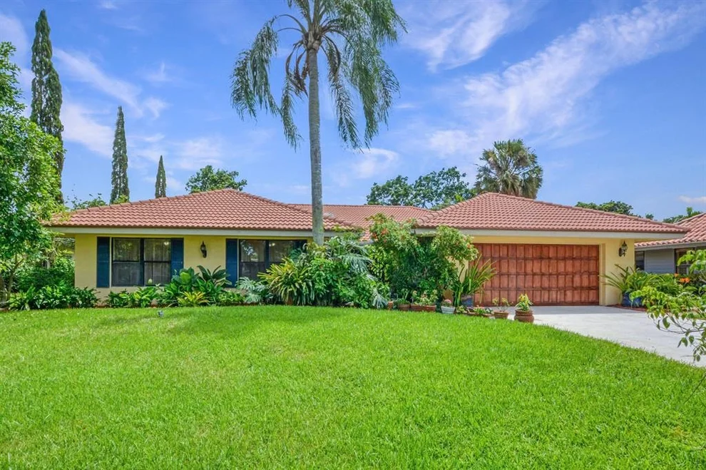 Unit for sale at 1051 Shady Lakes Circle S, Palm Beach Gardens, FL 33418