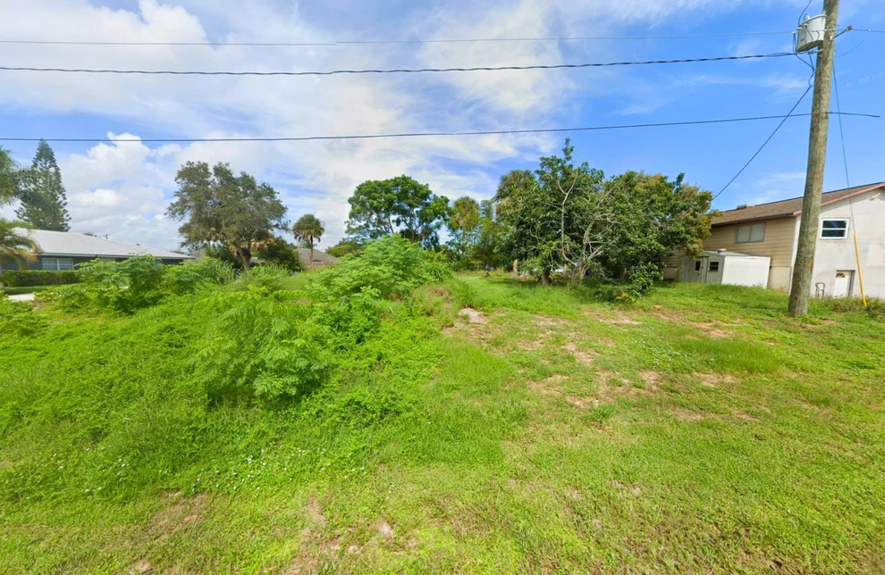 Unit for sale at 320 13th Street SW, Vero Beach, FL 32962