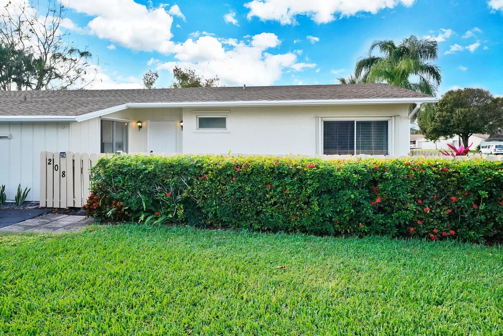 Unit for sale at 208 N Delaware Boulevard, Jupiter, FL 33458