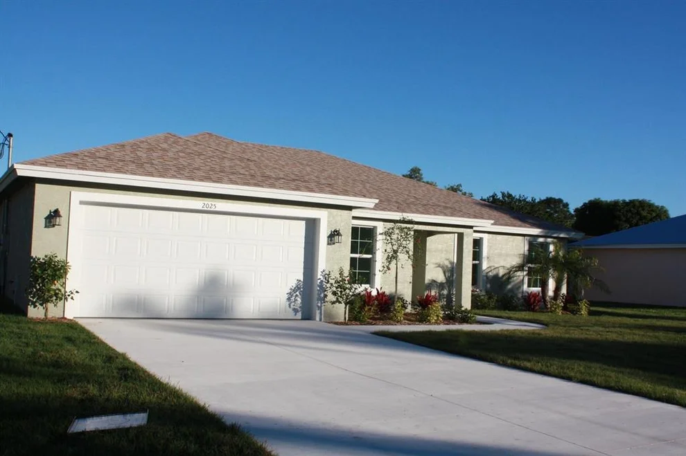 Unit for sale at 2025 SE Buttonwood Drive, Port St Lucie, FL 34953