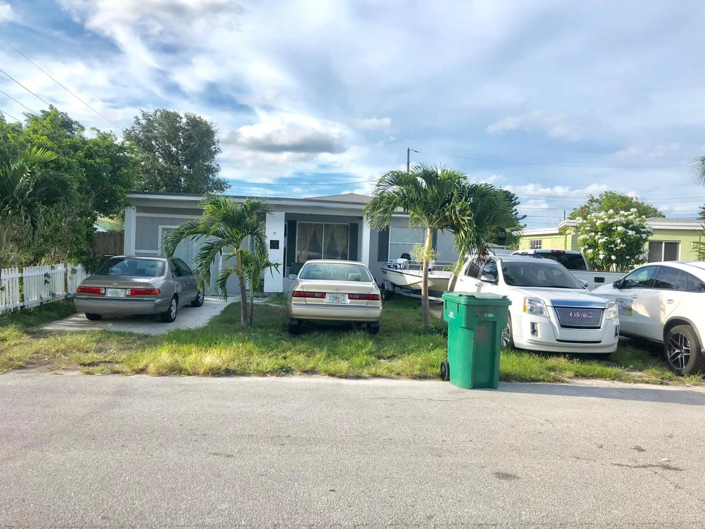 Unit for sale at 170 W 27th Street, Riviera Beach, FL 33404