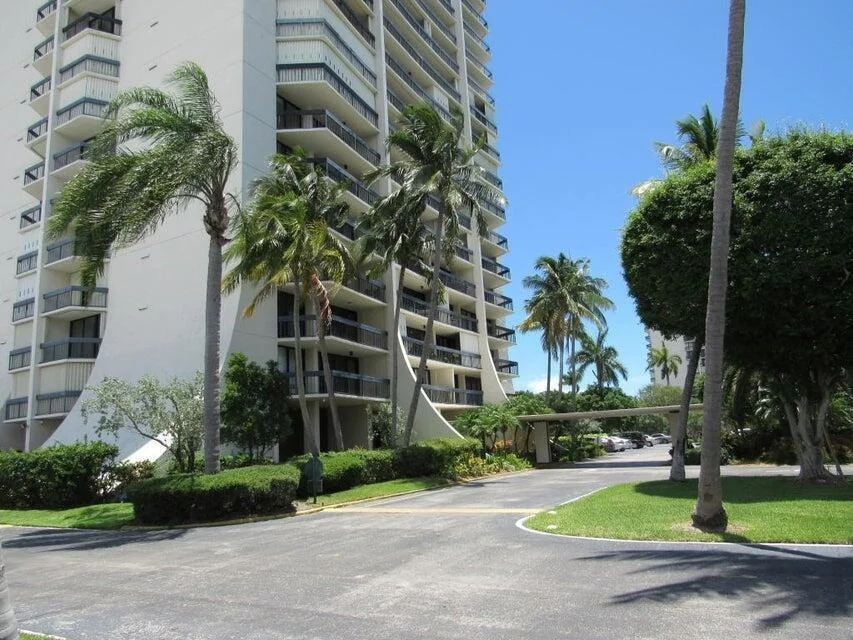 Unit for sale at 2400 Presidential Way, West Palm Beach, FL 33401