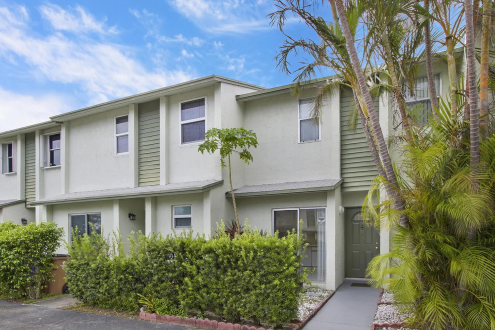 Unit for sale at 805 Crystal Lake Drive, Deerfield Beach, FL 33064