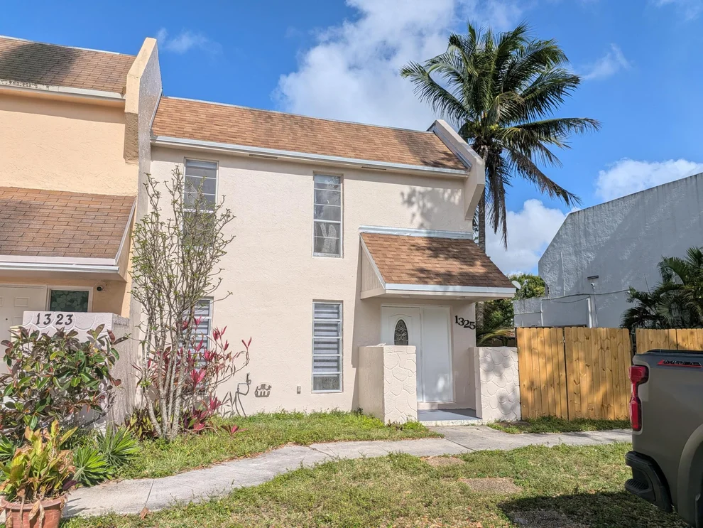 Unit for sale at 1325 Silverado Dr, North Lauderdale, FL 33068