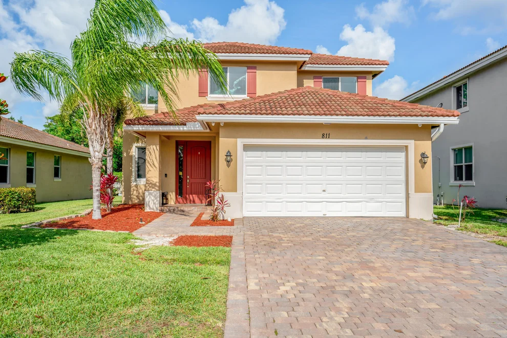 Unit for sale at 811 Palm Tree Lane, Haverhill, FL 33415