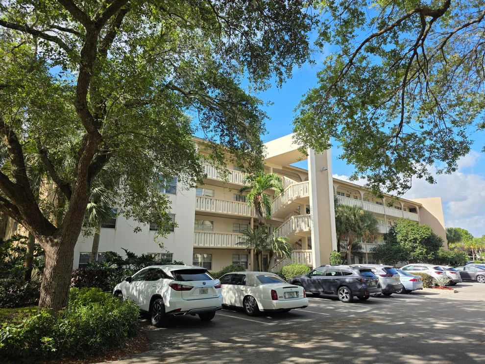 Unit for sale at 2301 Lucaya Lane, Coconut Creek, FL 33066