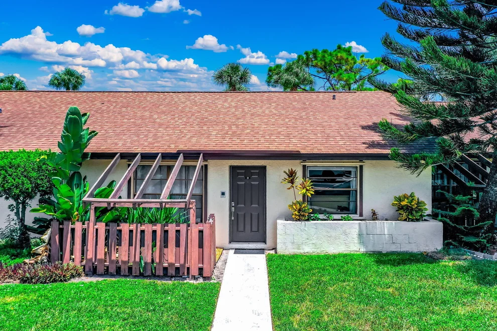 Unit for sale at 39 Vía De Casas Norte, Boynton Beach, FL 33426