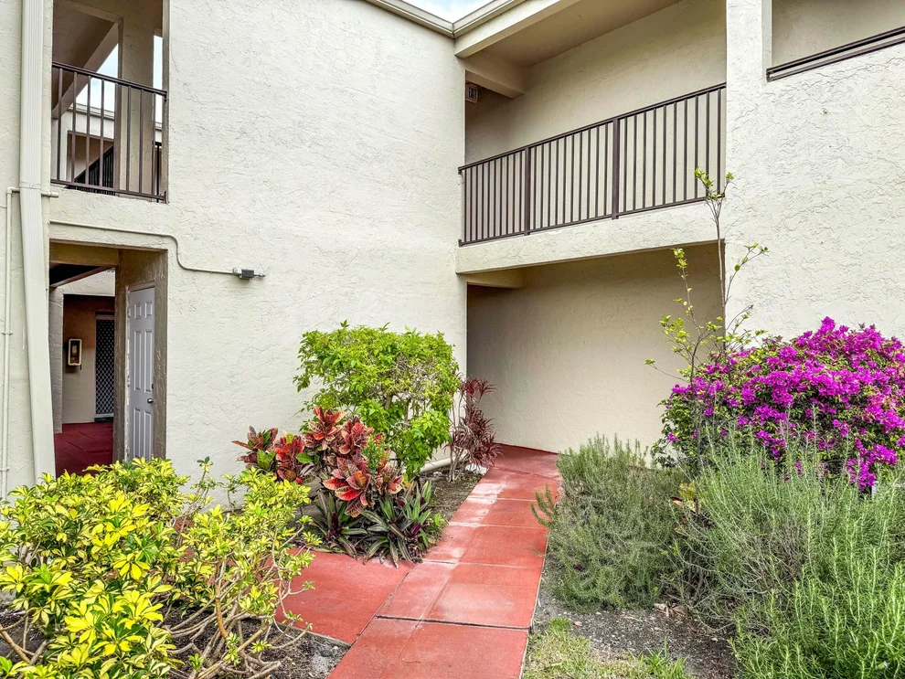 Unit for sale at 2528 Boundbrook Drive S, West Palm Beach, FL 33406