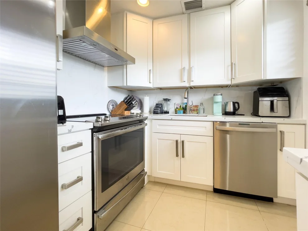Unit for sale at 301 Oakridge Q, Deerfield Beach, FL 33442