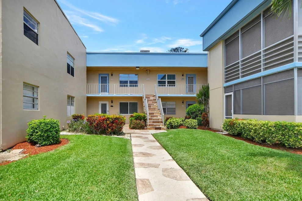 Unit for sale at 236 Burgundy E, Delray Beach, FL 33484