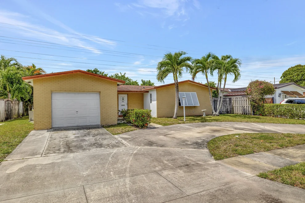 Unit for sale at 981 SW 70 Way, North Lauderdale, FL 33068