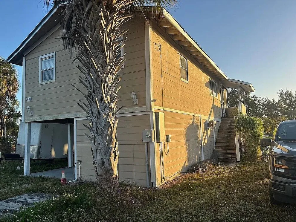 Unit for sale at 1041 PINE Way NE, Okeechobee, FL 34974