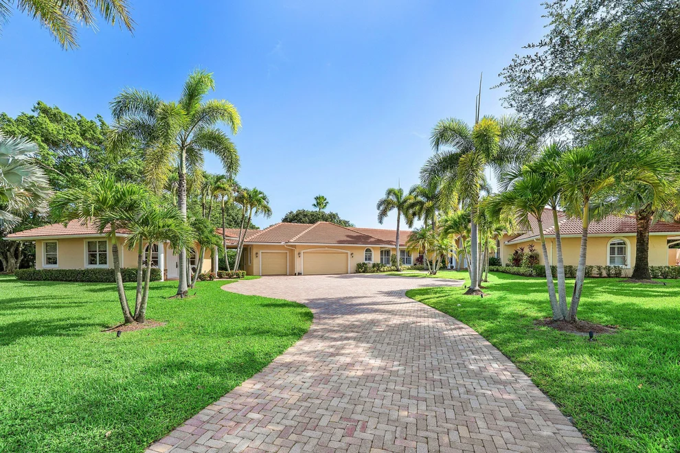 Unit for sale at 221 THORNTON Drive, Palm Beach Gardens, FL 33418