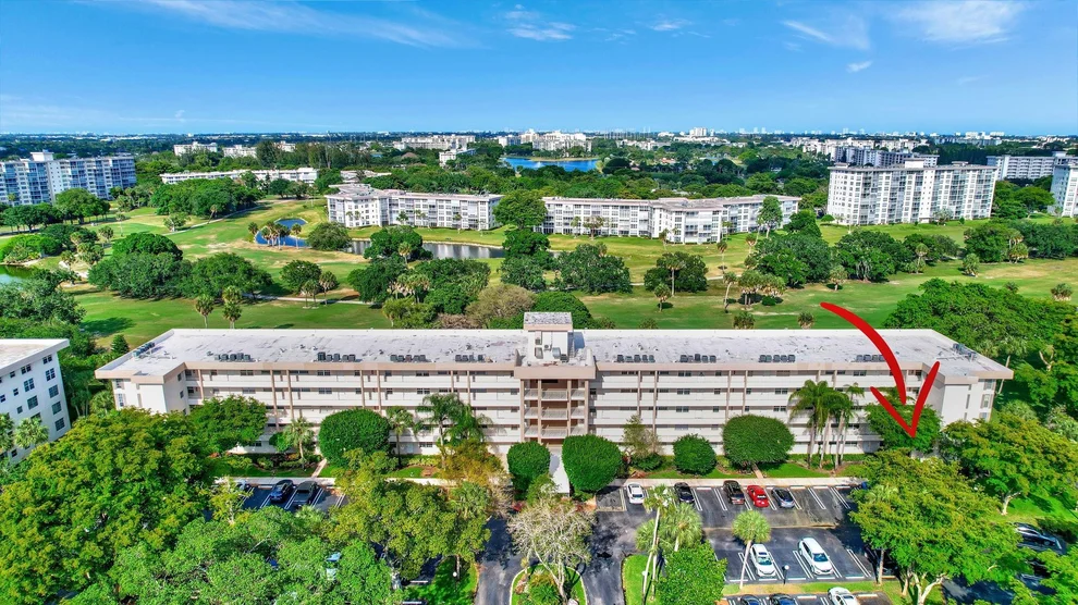 Unit for sale at 3850 Oaks Clubhouse Drive, Pompano Beach, FL 33069