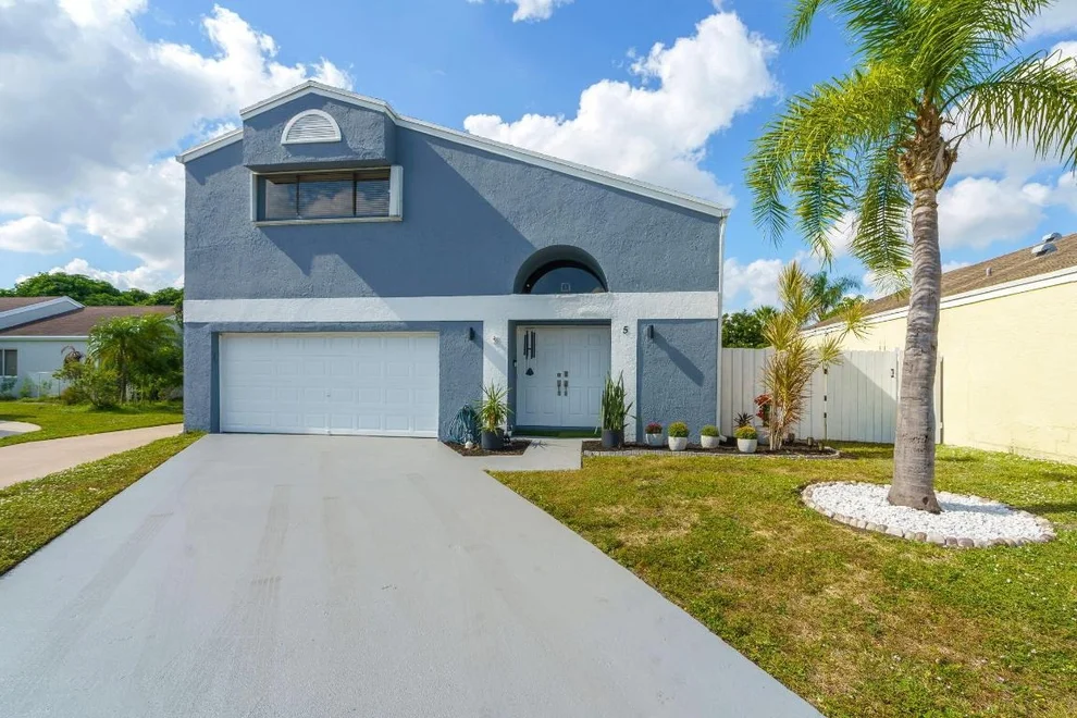 Unit for sale at 5 Compton Way, Boynton Beach, FL 33426