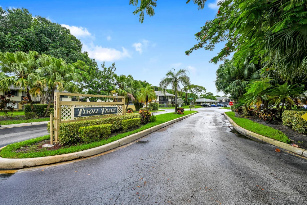 Unit for sale at 522 Trace Circle, Deerfield Beach, FL 33441