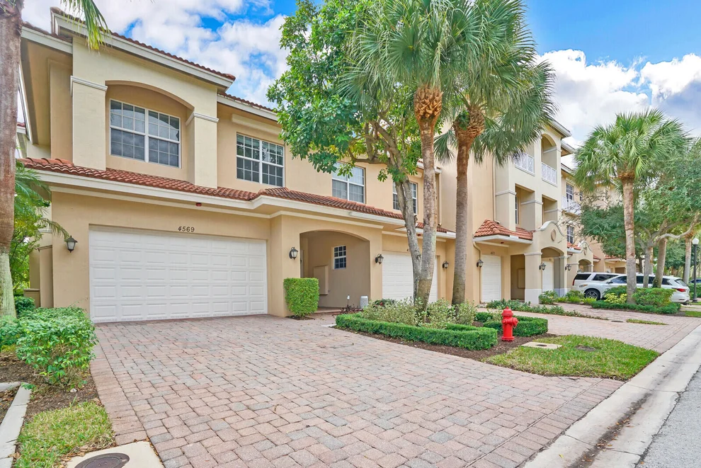 Unit for sale at 4569 Artesa Way N, Palm Beach Gardens, FL 33418