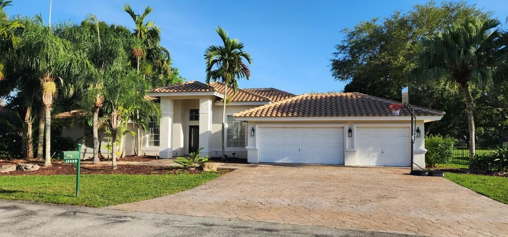 Unit for sale at 12590 SW 34th Place, Davie, FL 33330
