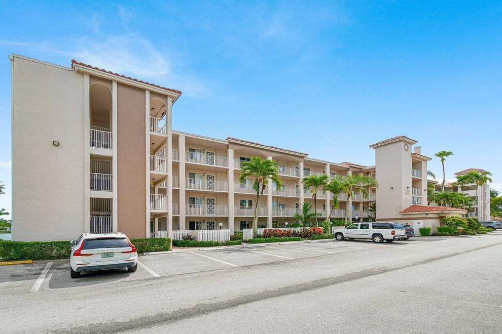 Unit for sale at 6112 Huntwick Terrace, Delray Beach, FL 33484