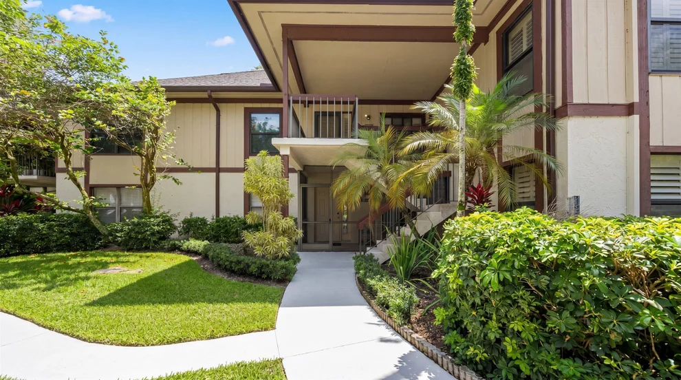 Unit for sale at 13400 Polo Rd, Wellington, FL 33414