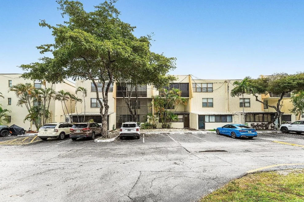 Unit for sale at 20200 W Country Club Drive, Aventura, FL 33180