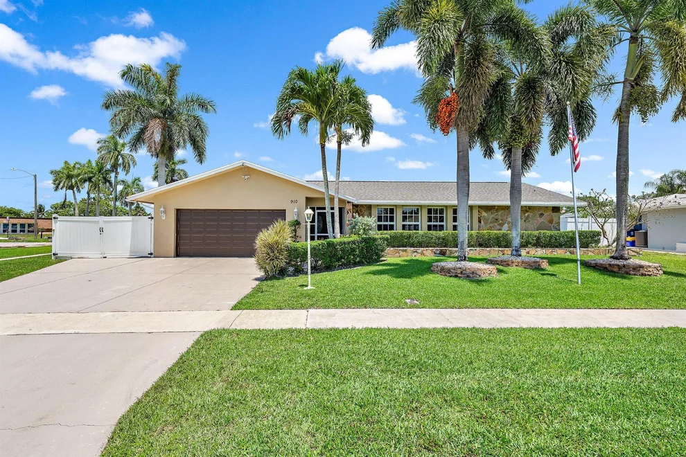 Unit for sale at 910 Camellia Drive, Royal Palm Beach, FL 33411