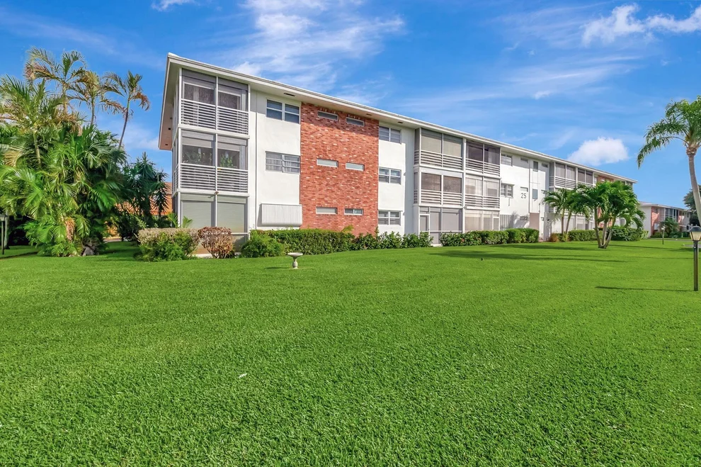 Unit for sale at 25 SE 13th Street, Boca Raton, FL 33432