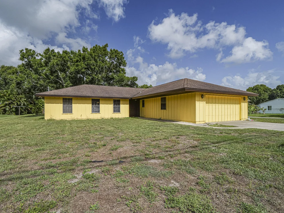 Unit for sale at 895 20th Avenue, Vero Beach, FL 32960