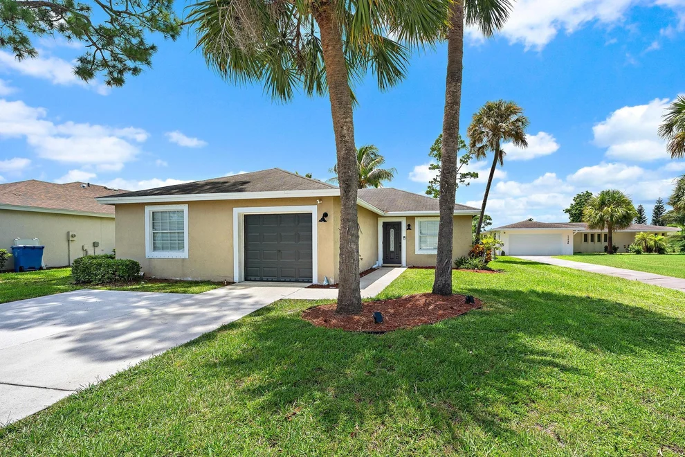 Unit for sale at 5483 Club Circle, Haverhill, FL 33415
