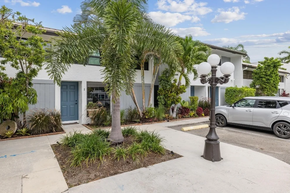 Unit for sale at 3900 NE 18th Avenue, Oakland Park, FL 33334