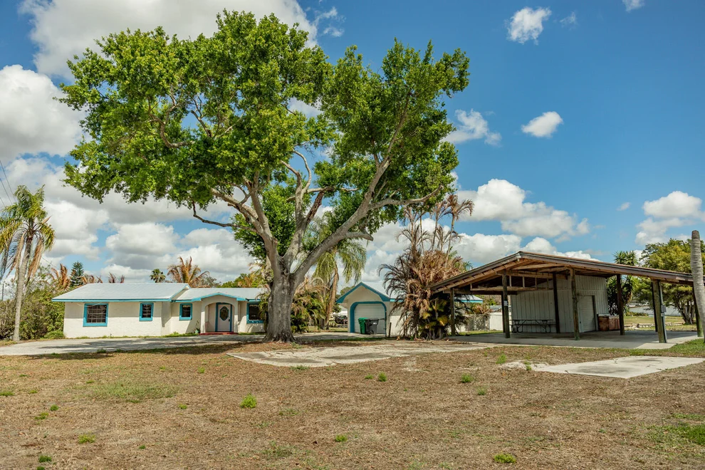 Unit for sale at 3122 SE 34th Avenue, Okeechobee, FL 34974
