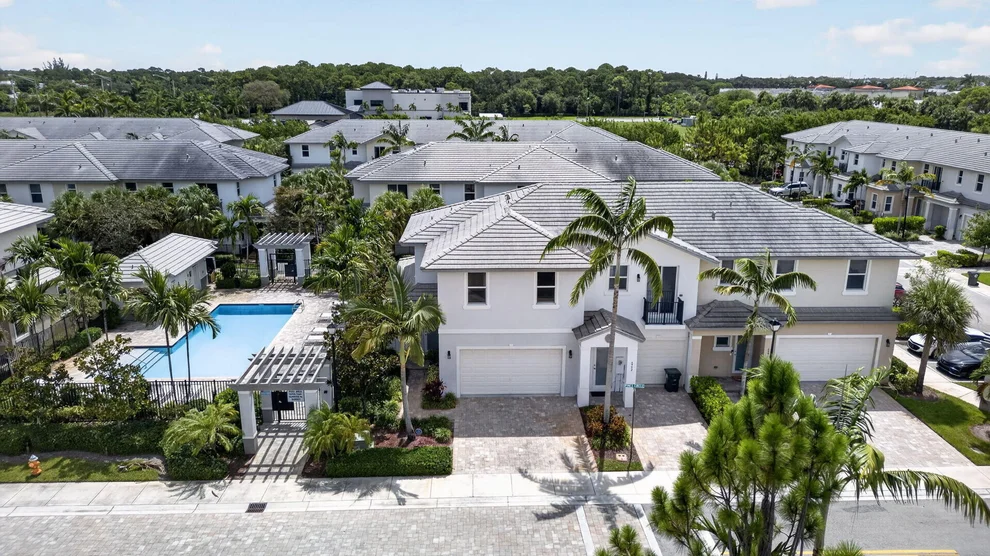 Unit for sale at 6994 Pines Circle, Coconut Creek, FL 33073