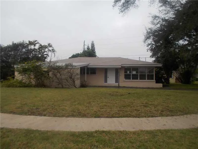 Unit for sale at 200 S 57th Avenue, Hollywood, FL 33023