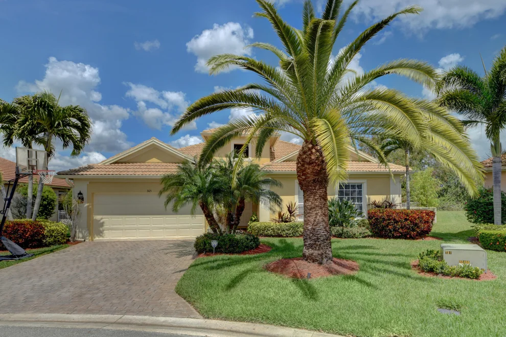 Unit for sale at 305 NW Cheshire Lane, Port St Lucie, FL 34983