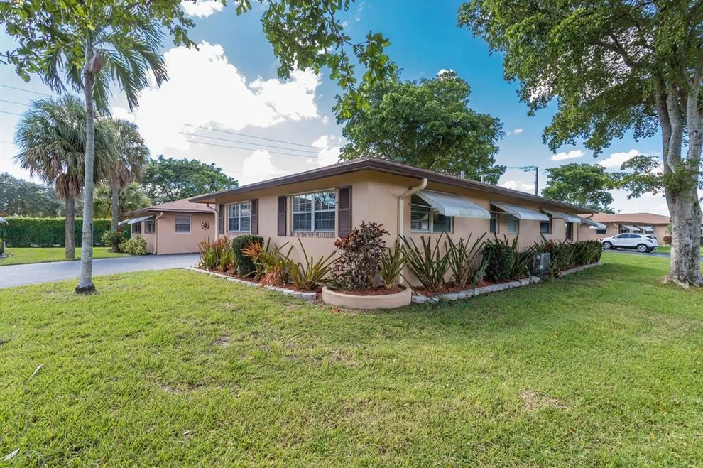 Unit for sale at 726 Whippoorwill Lane, Delray Beach, FL 33445
