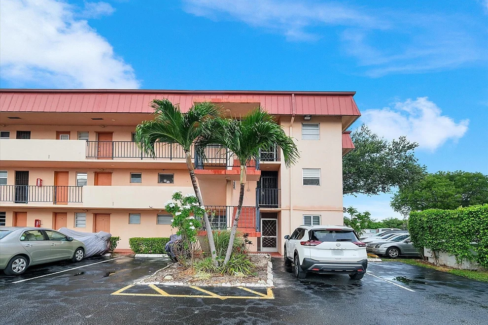 Unit for sale at 19001 NE 14TH Avenue, Miami, FL 33179