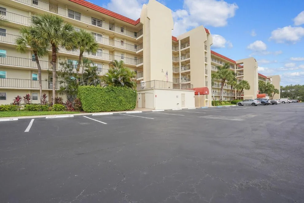 Unit for sale at 3959 Via Poinciana, Lake Worth, FL 33467