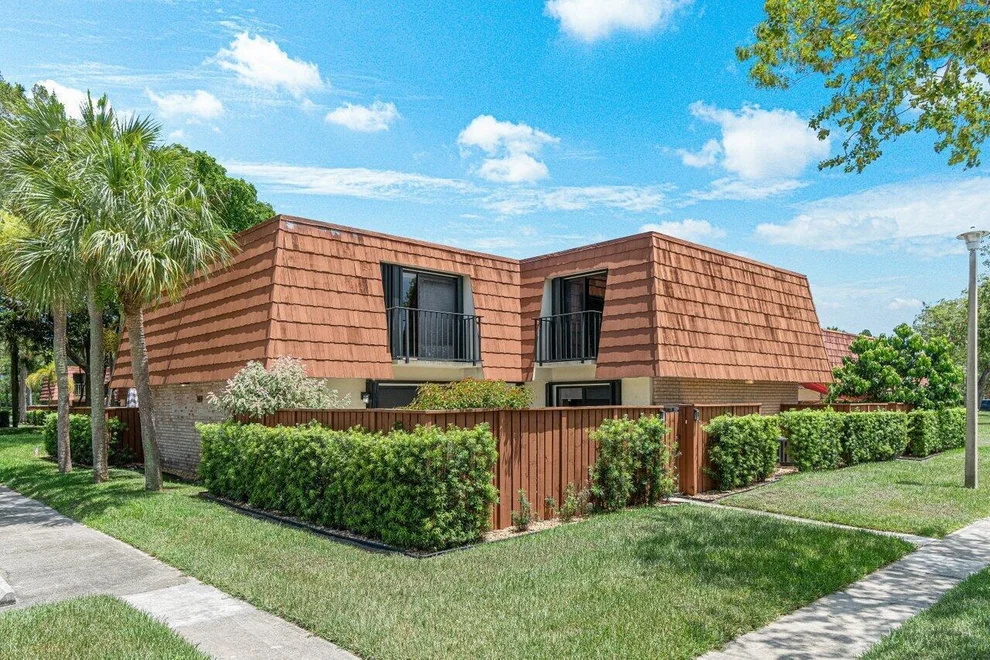 Unit for sale at 301 Live Oak Lane, Boynton Beach, FL 33436