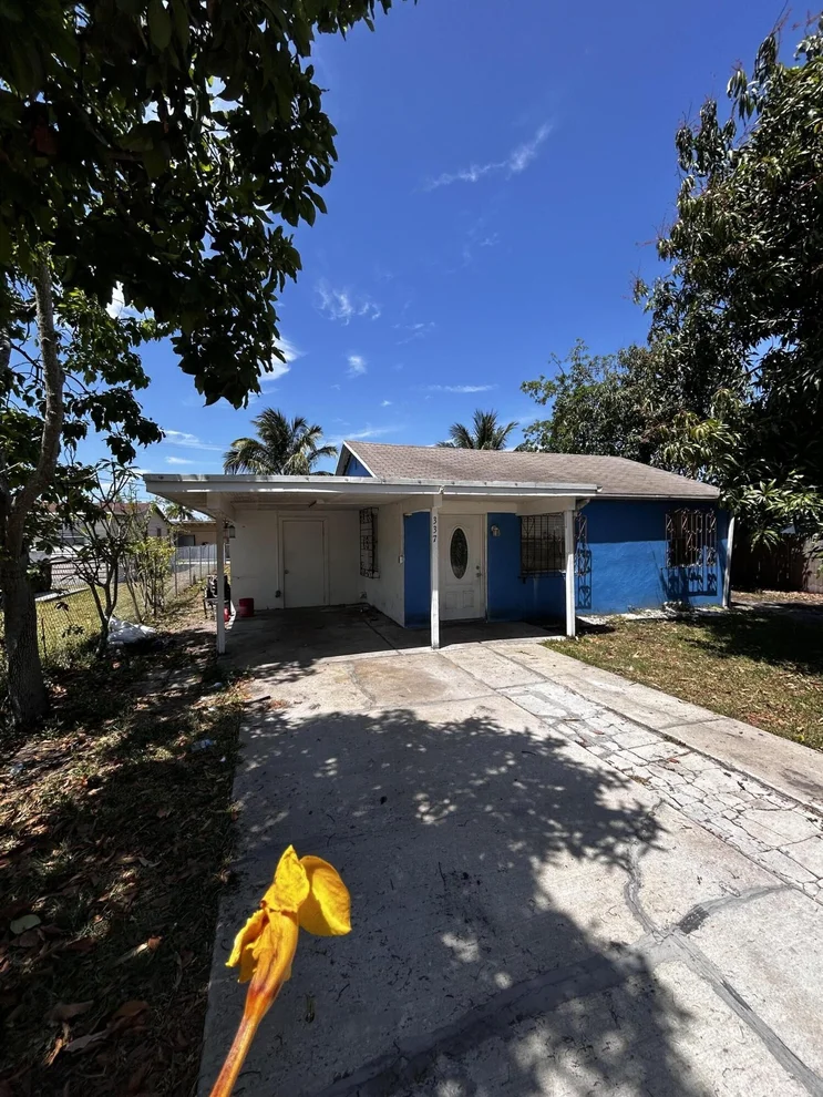 Unit for sale at 337 W Sagamore Avenue, Clewiston, FL 33440