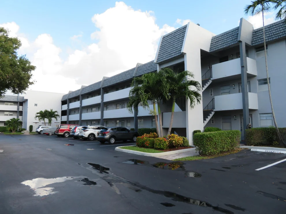 Unit for sale at 7807 Golf Circle Drive, Margate, FL 33063