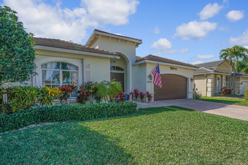 Unit for sale at 6898 Houlton Circle, Lake Worth, FL 33467