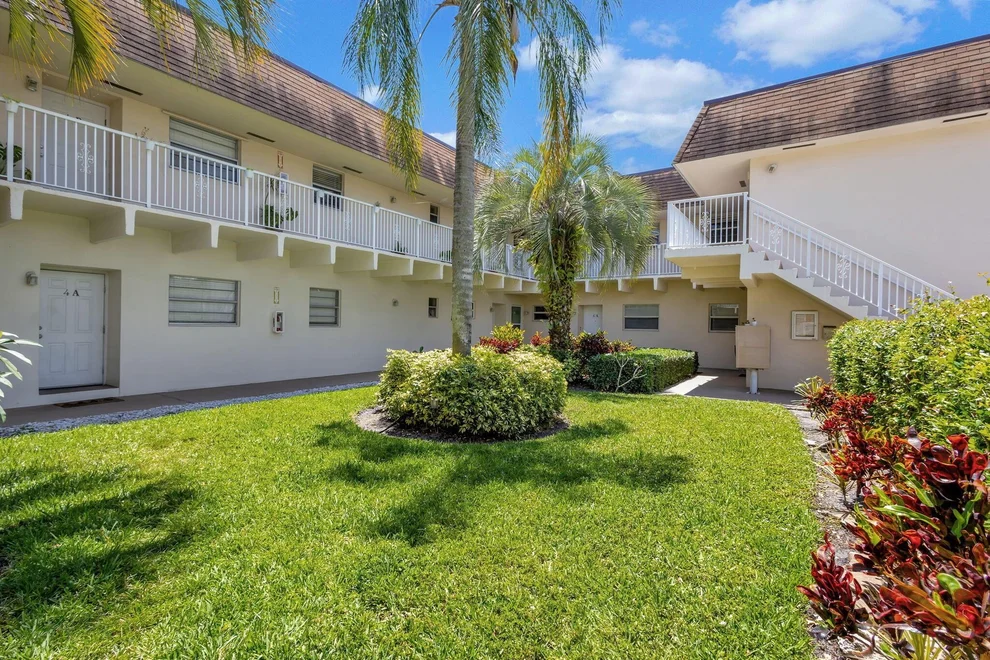 Unit for sale at 10330 N Military 6a Trail, Palm Beach Gardens, FL 33410