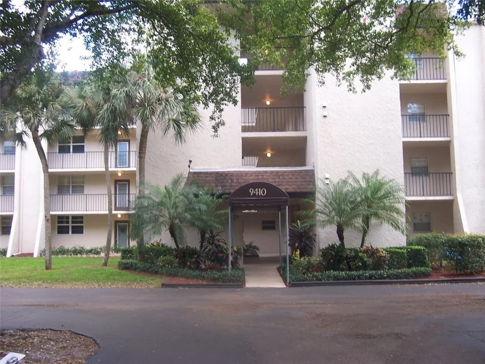 Unit for sale at 9410 Poinciana Place, Davie, FL 33324
