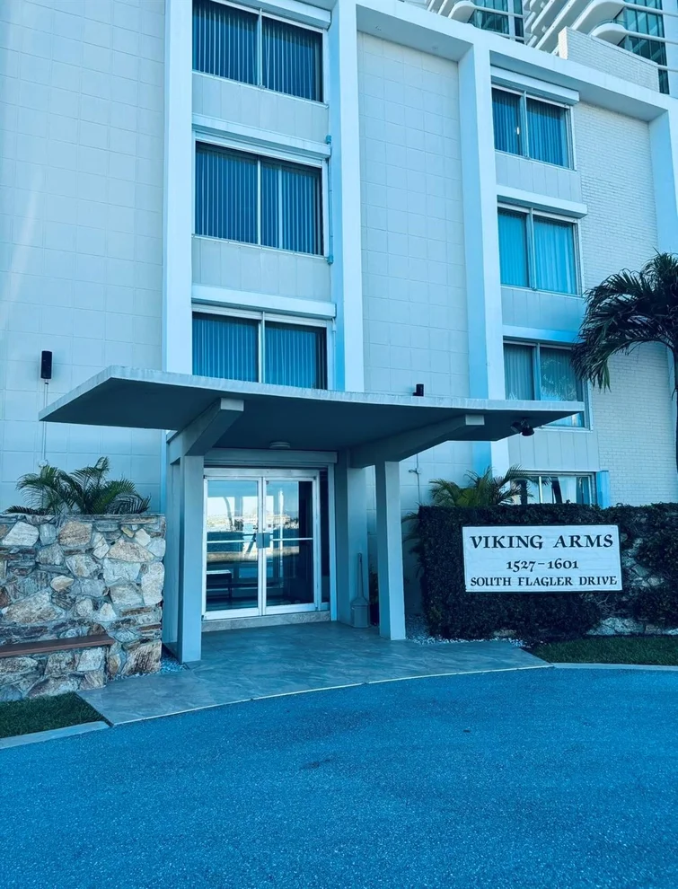 Unit for sale at 1527 S Flagler Drive, West Palm Beach, FL 33401