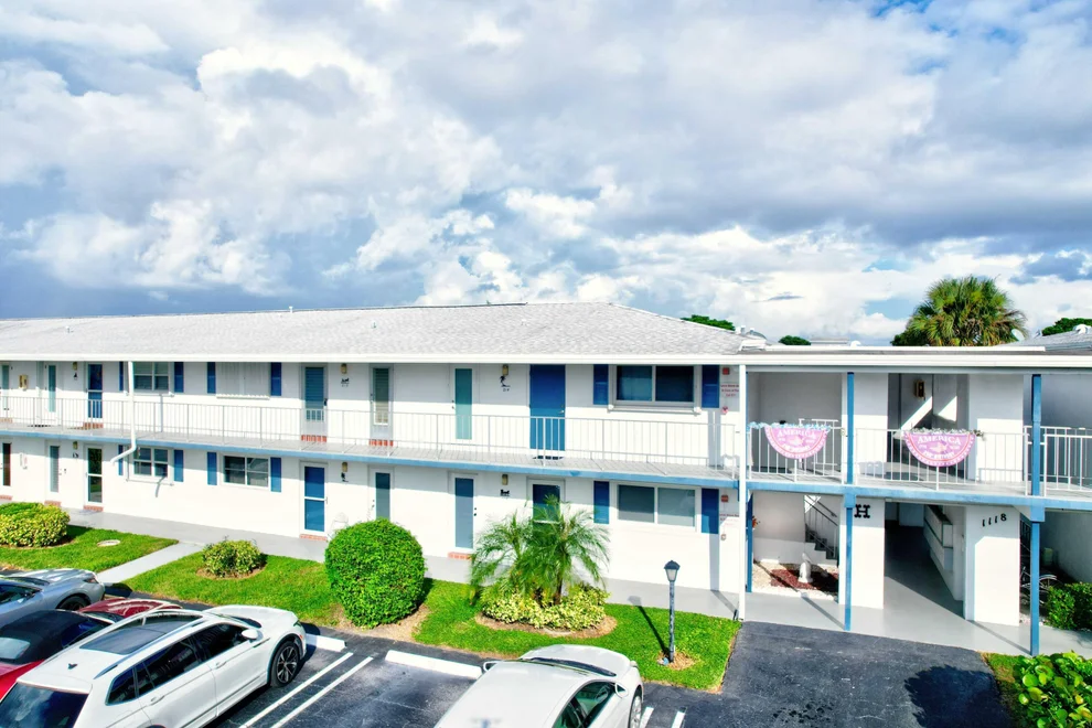 1118 Lake Terrace