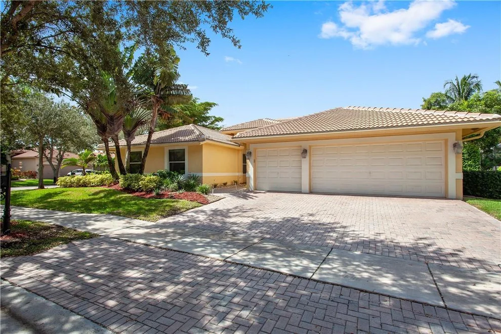 Unit for sale at 3701 Oak Ridge Lane, Weston, FL 33331
