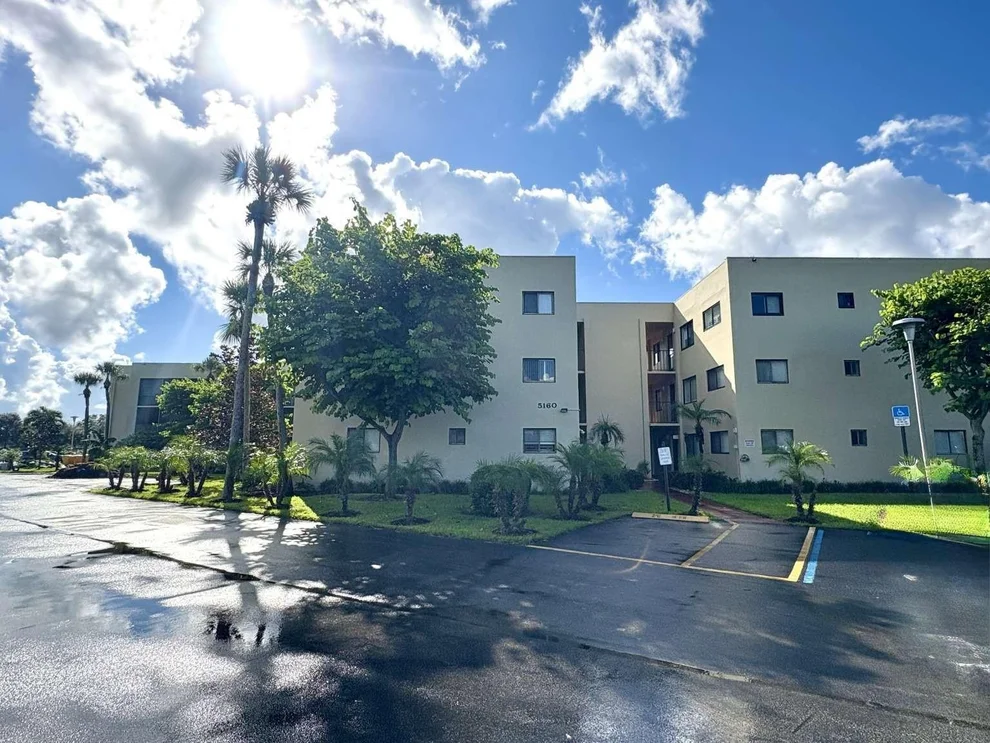 Unit for sale at 5160 Las Verdes Circle, Delray Beach, FL 33484
