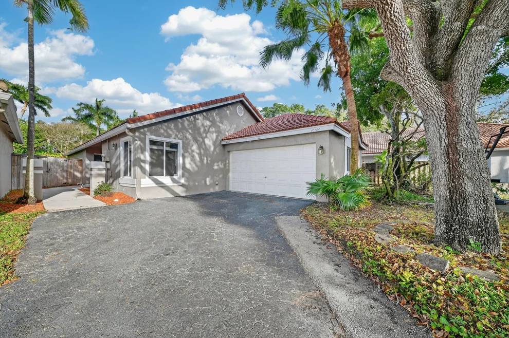 Unit for sale at 10160 NW 3rd Court, Plantation, FL 33324